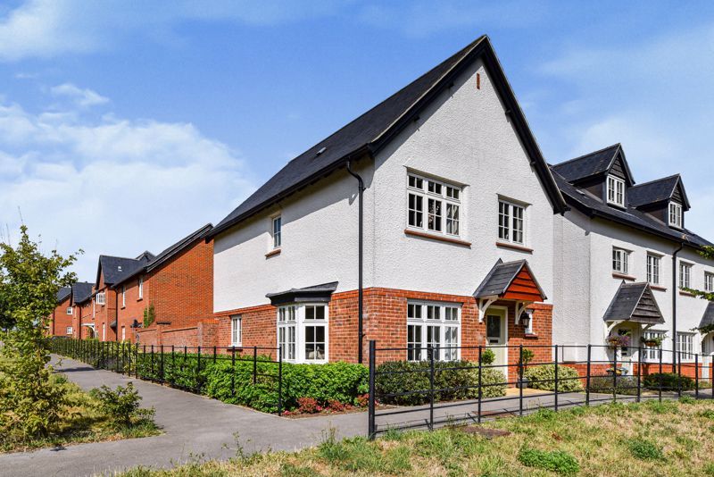 3 bed detached house for sale in Stratfield Park, Elettra Avenue