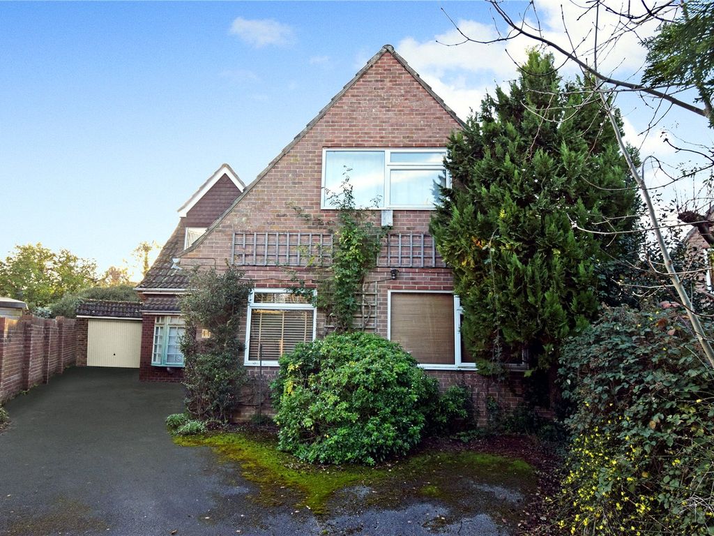 4 bed detached house for sale in Monkswood Close, Newbury, West