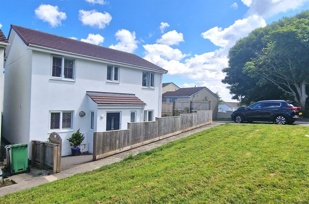 3 bed detached house for sale in Pendennis Road, Penzance, . TR18, £325,000 Zoopla