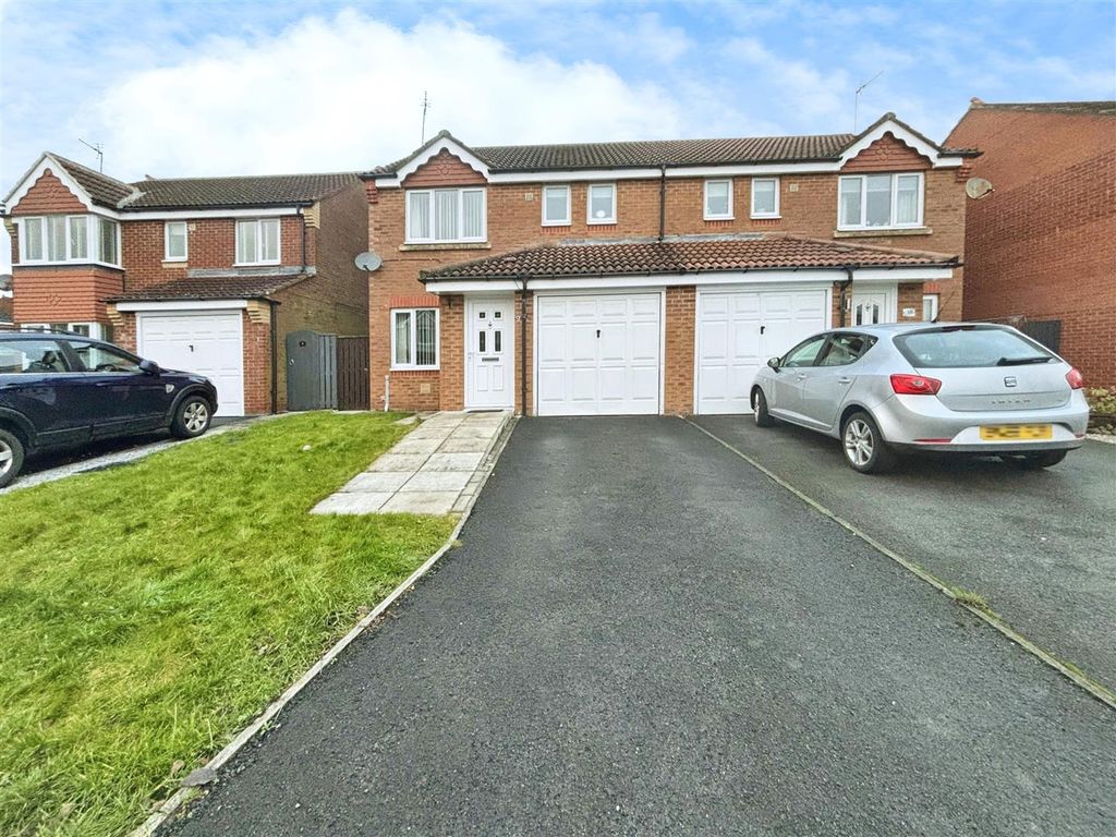 3 bed semidetached house for sale in Richardson Court, Willington