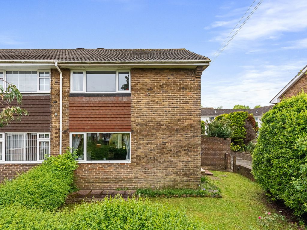 2 bed end terrace house for sale in Mackenzie Way, Gravesend DA12, £