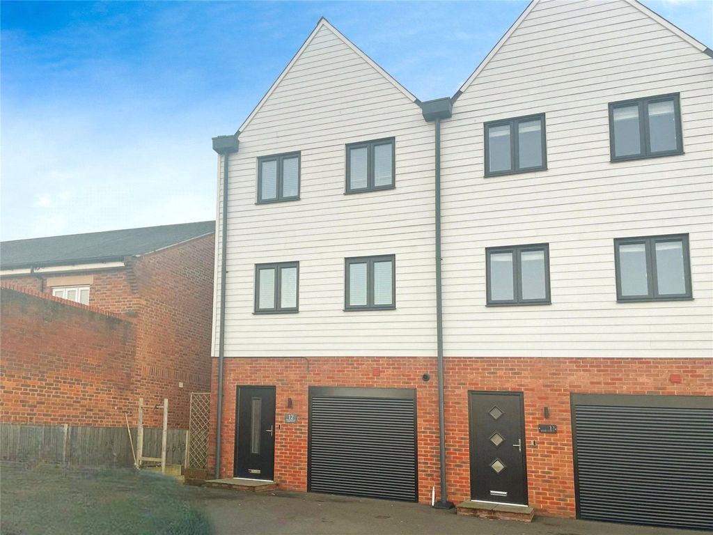 3 bed end terrace house to rent in Riverside Place, Aylesford, Kent ME20, £1,850 pcm Zoopla
