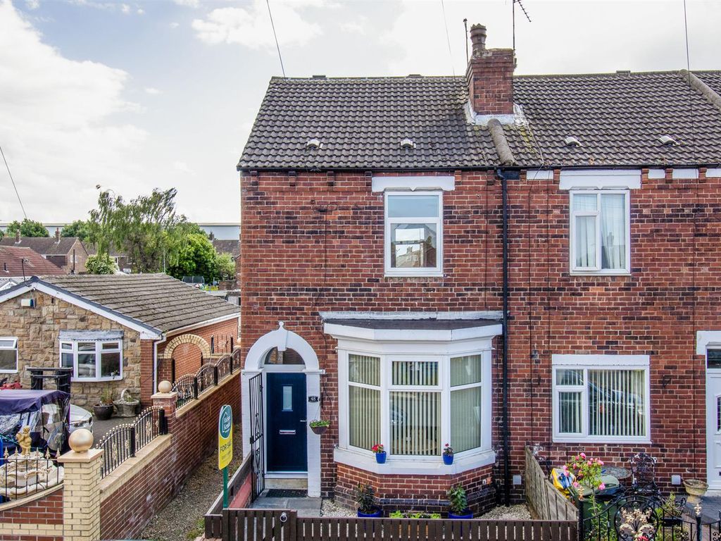 2 bed end terrace house for sale in Wood Lane, Castleford WF10, £