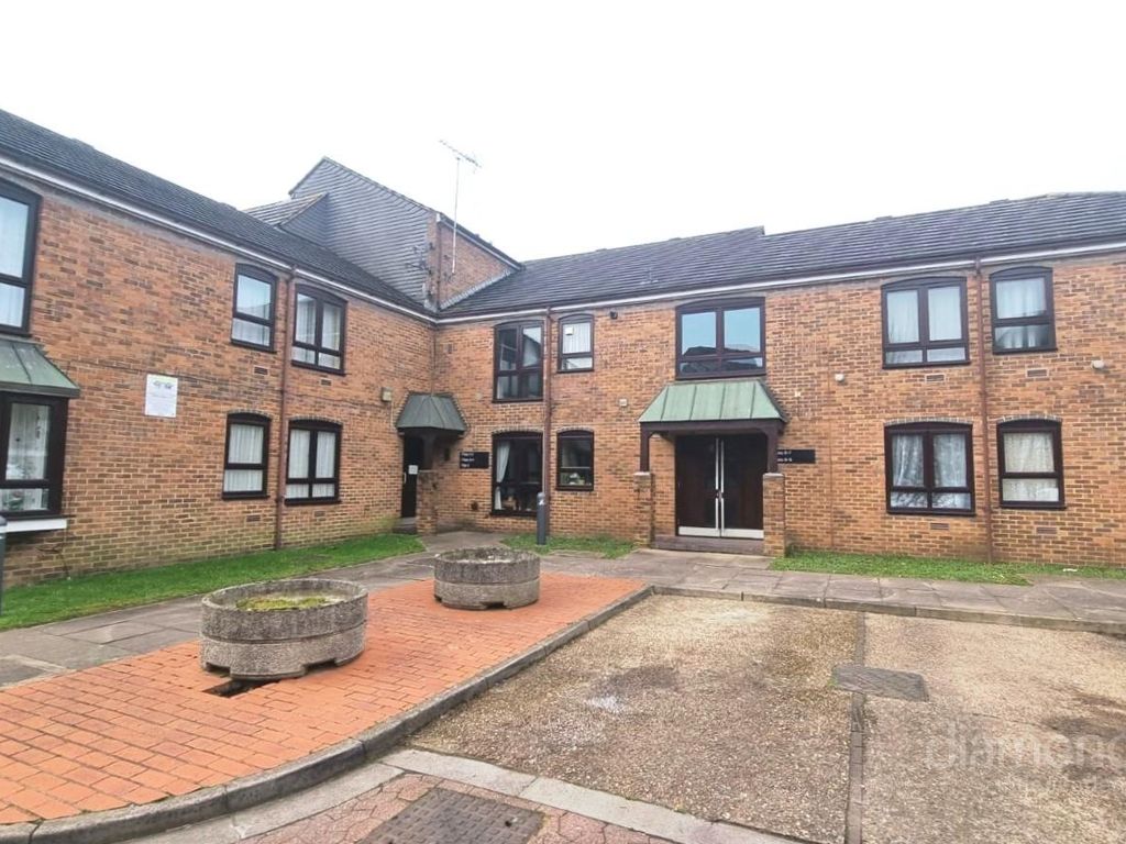 2 bed flat to rent in Stanley Road, Hounslow TW3 Zoopla