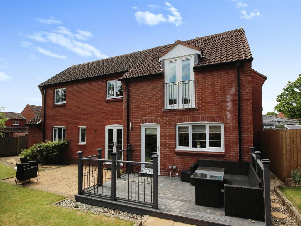 3 bed end terrace house for sale in Penny Lane, Pewsham, Chippenham