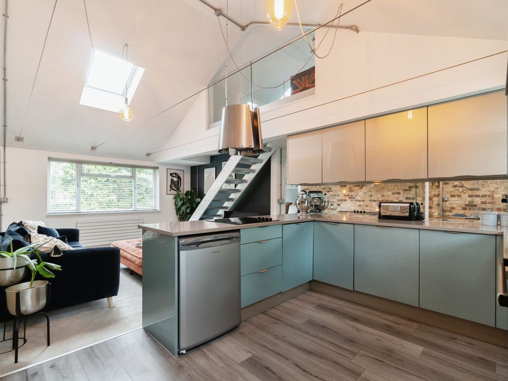 2 bed for sale in Drive Mead, Coulsdon CR5, £330,000 Zoopla