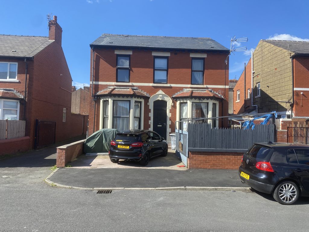 4 bed property for sale in 60 Clifford Road, Blackpool, Lancashire FY1 Zoopla