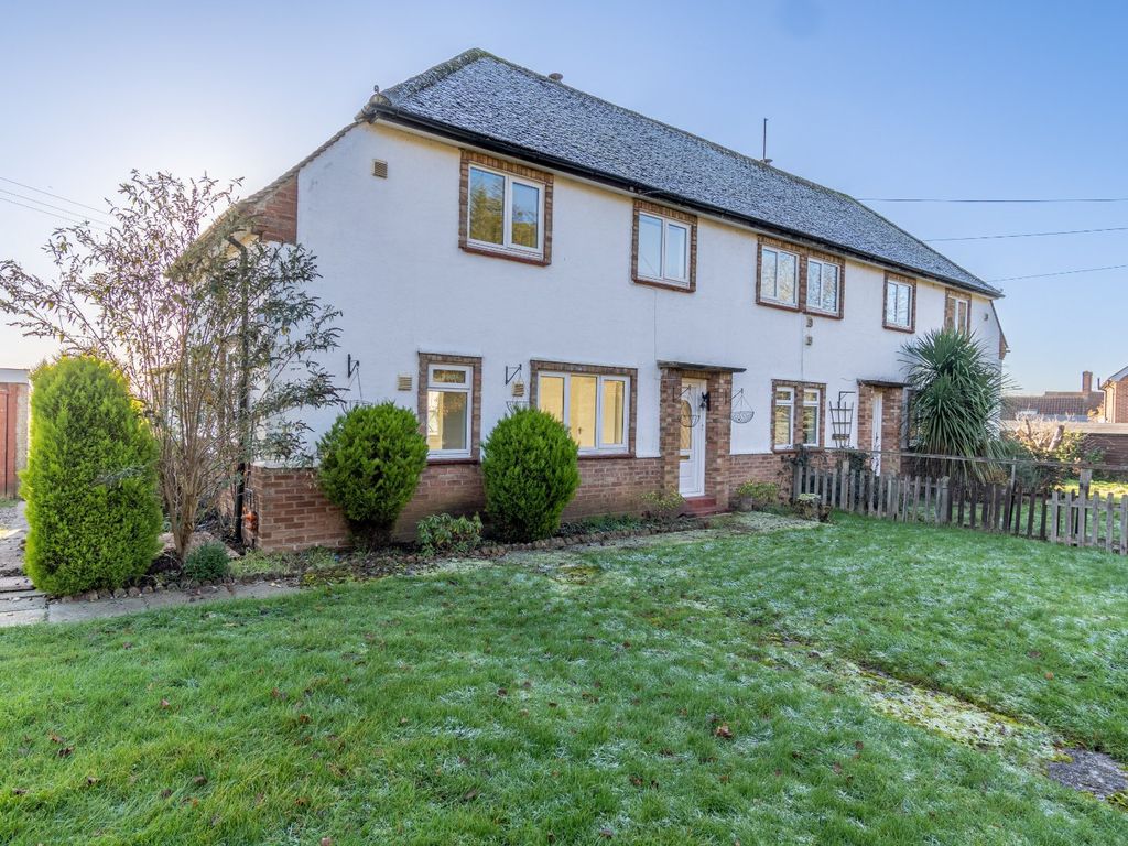 3 bed detached house to rent in Woodside Green, Great Hallingbury