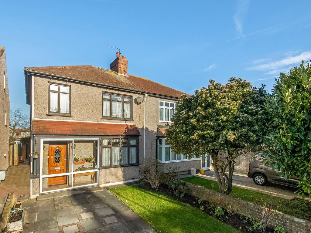 3 bed property for sale in Ashwater Road, London SE12 Zoopla