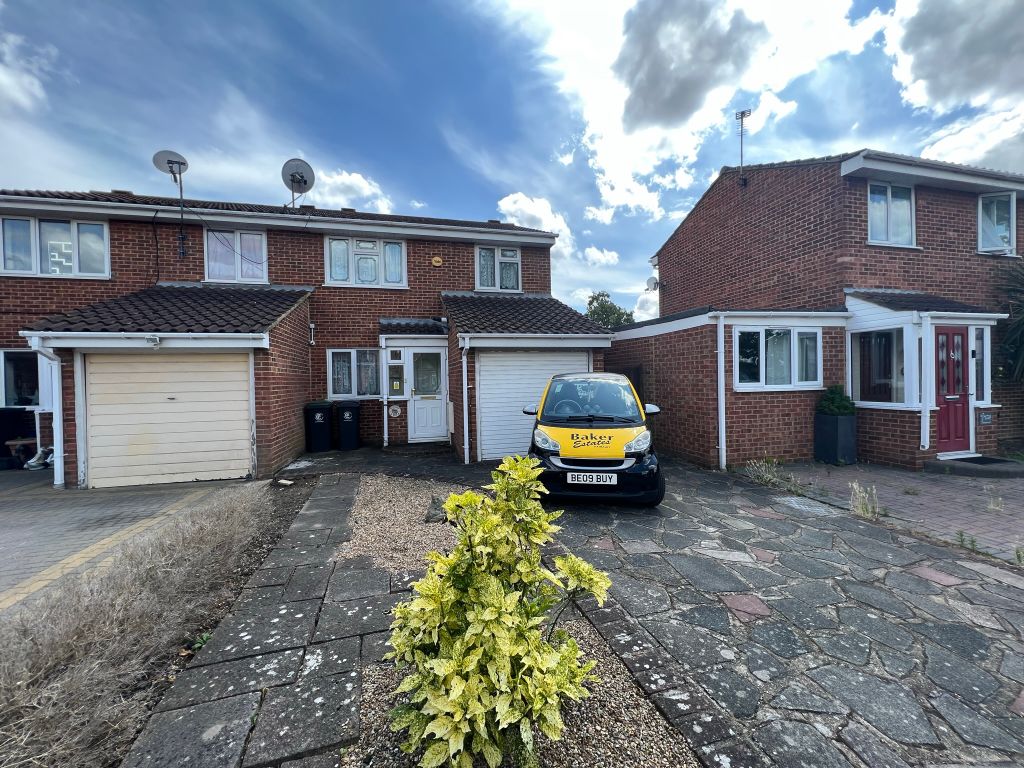 3 bed semidetached house for sale in Trotwood, Chigwell IG7, £450,000