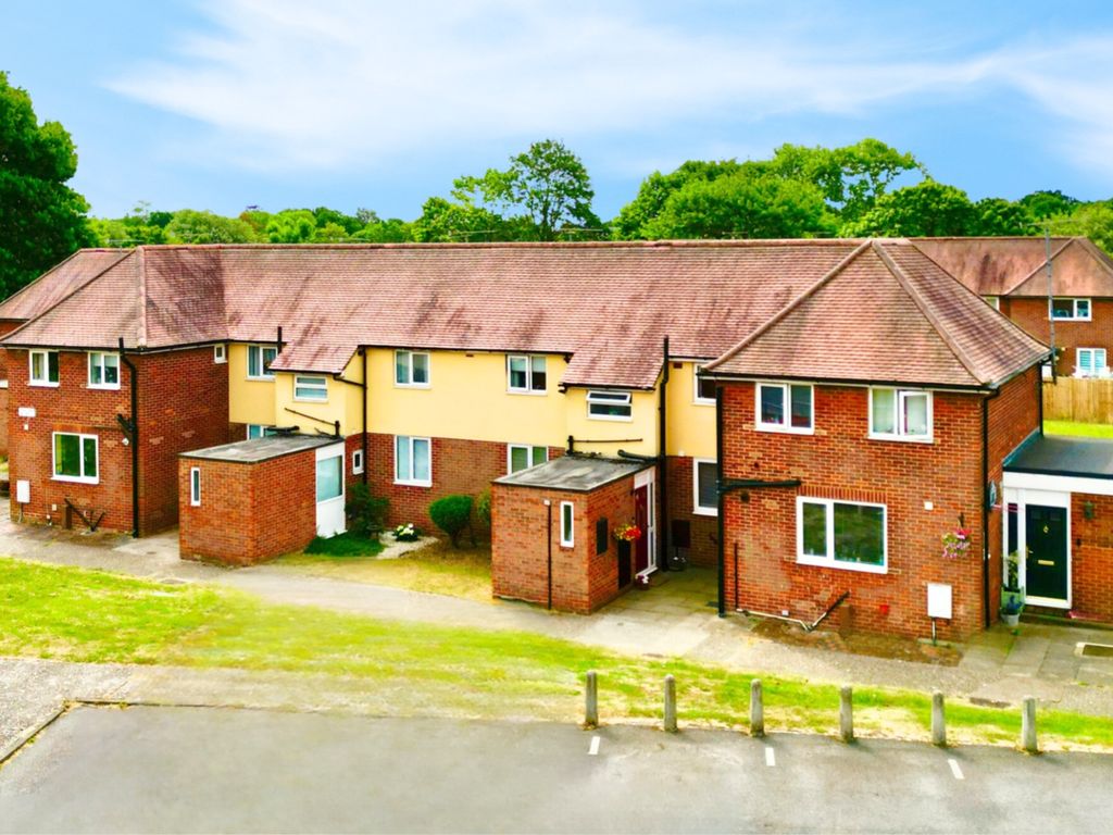 2 bed terraced house for sale in Hill Road, Arborfield, Reading