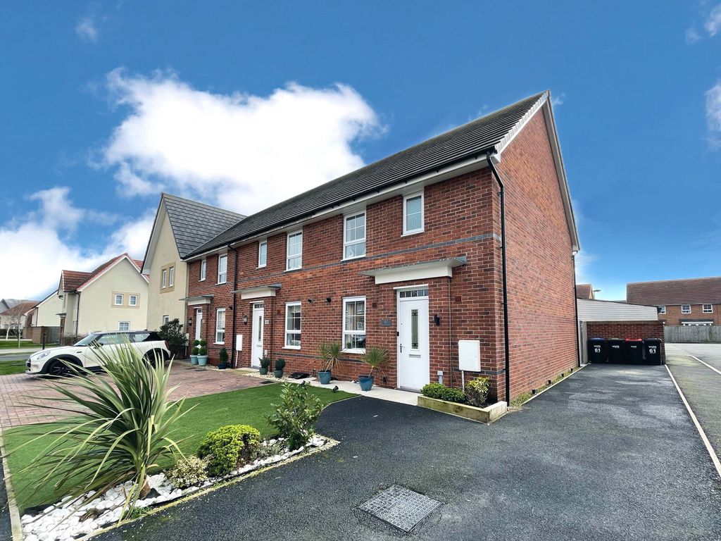 3 bed end terrace house for sale in Hawthorn Drive, Thornton FY5 Zoopla