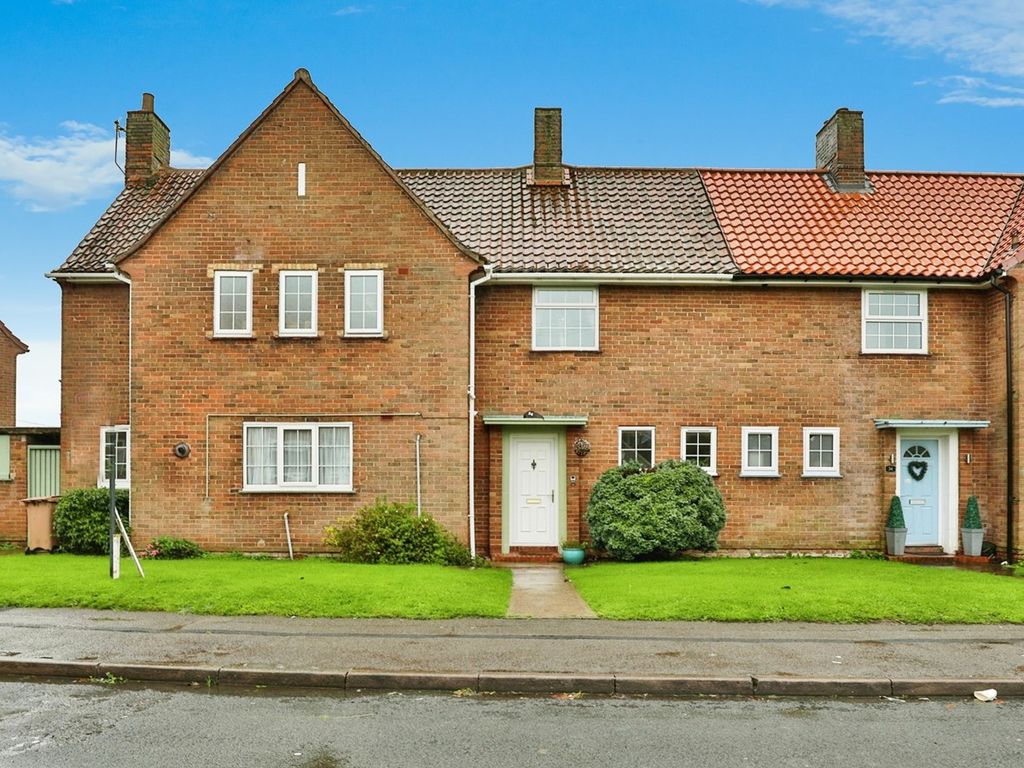 5 bed semidetached house for sale in Cornfield Crescent, Bridlington