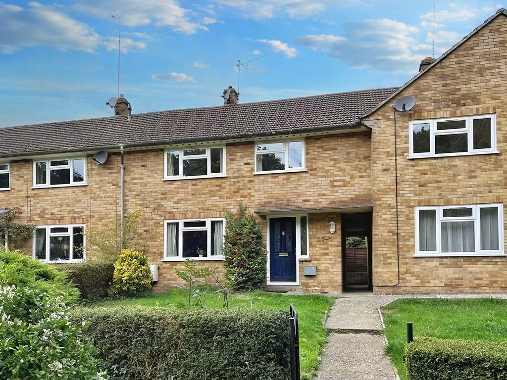 3 bed terraced house to rent in Shute Avenue, Watchfield SN6, £1,200