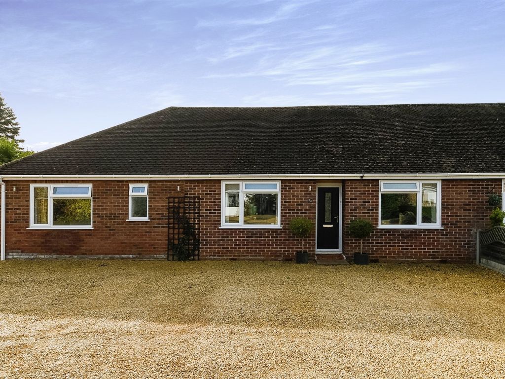 4 bed semidetached bungalow for sale in Coronation Road, Clenchwarton