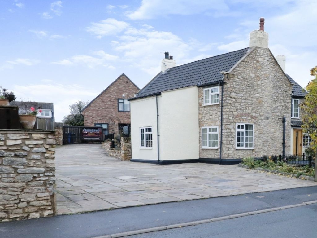 4 bed detached house for sale in High Street, Norton, Doncaster DN6