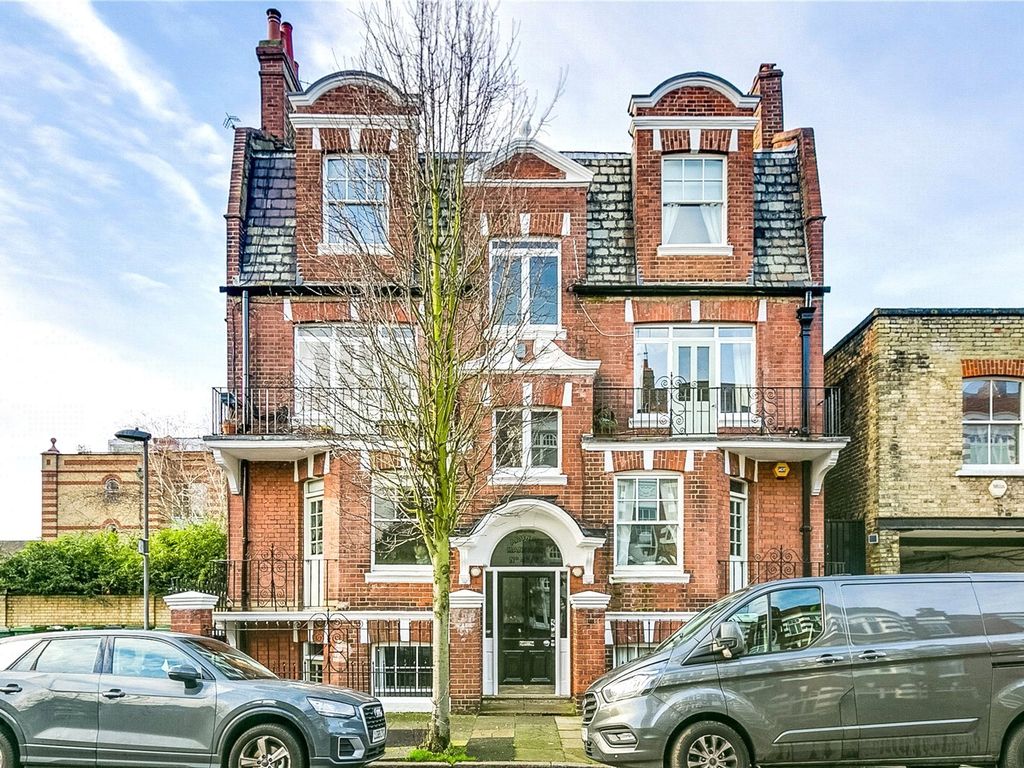 2 bed flat for sale in Arundel Terrace, London SW13, £715,000 Zoopla