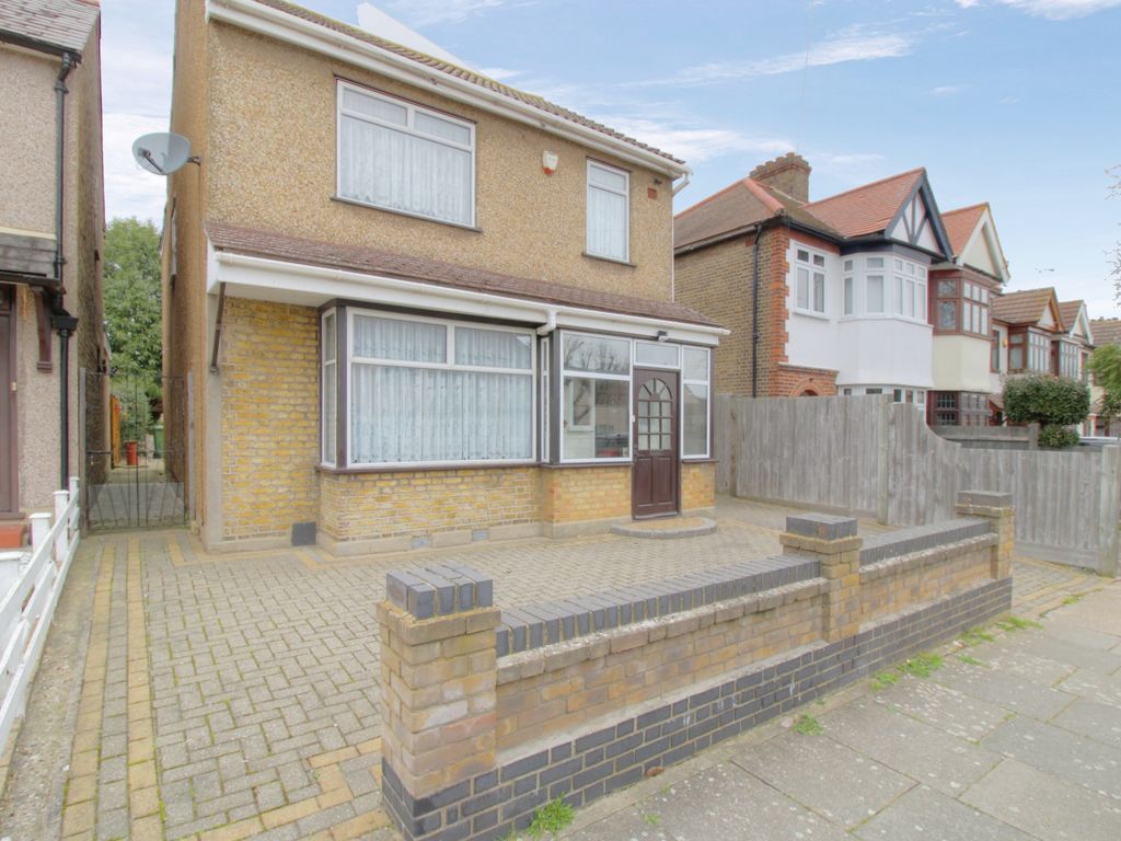 4 bed detached house for sale in Cross Road, Mawneys, Romford RM7 Zoopla