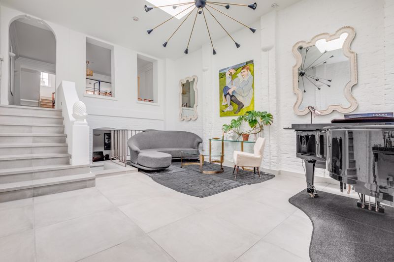 Kennington Road, Kennington SE11  