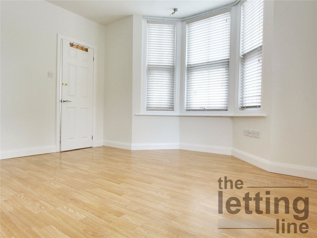 2 bed flat to rent in Seaford Road, Enfield, Middlesex EN1 Zoopla