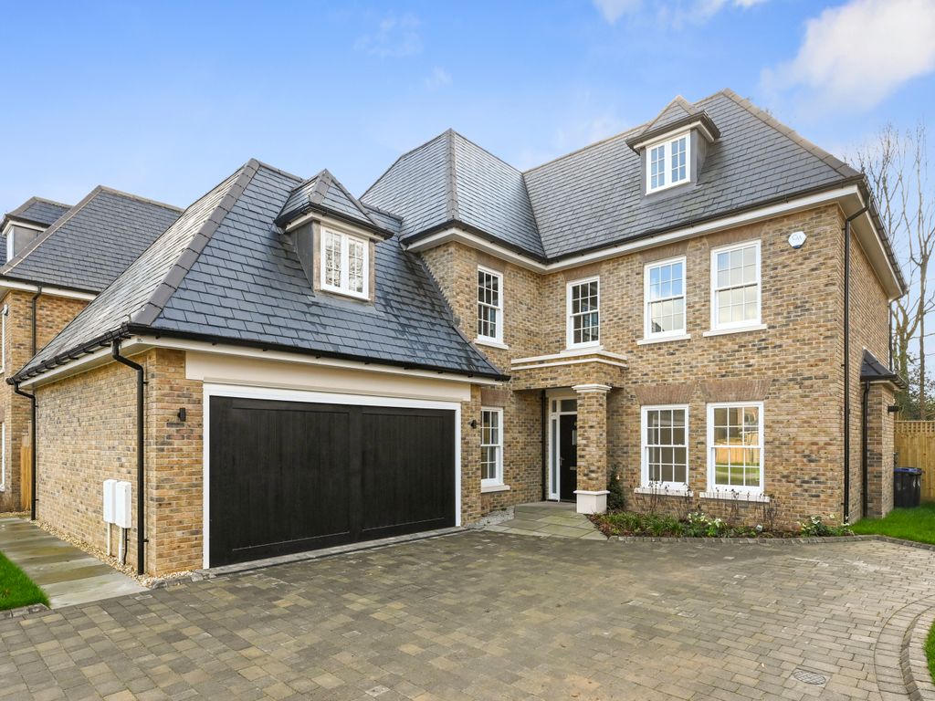 6 bed detached house to rent in Broadoaks Park Road, West Byfleet