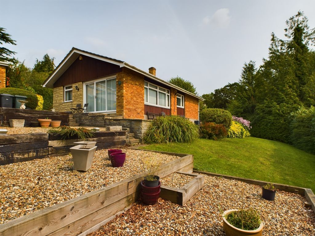 4 bed bungalow for sale in Cockney Hill, Tilehurst, Reading RG30, £