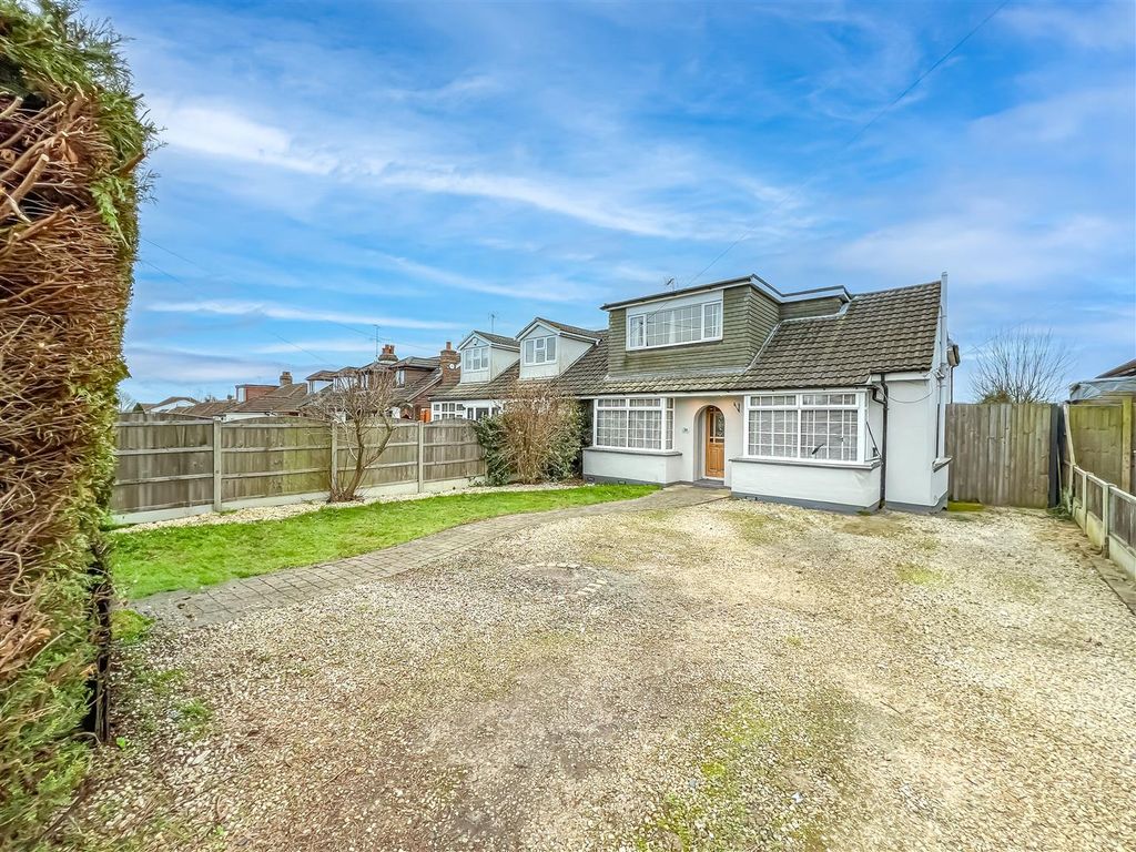 3 bed property for sale in Park Gardens, Hockley SS5, £475,000 Zoopla