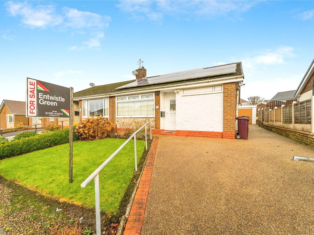2 bed bungalow for sale in Kingsdale Avenue, Burnley, Lancashire BB10