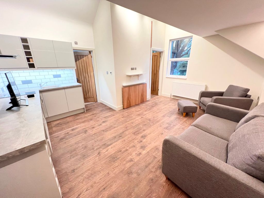 1 bed flat to rent in Enfield Road, Enfield EN2, £1,400 pcm Zoopla