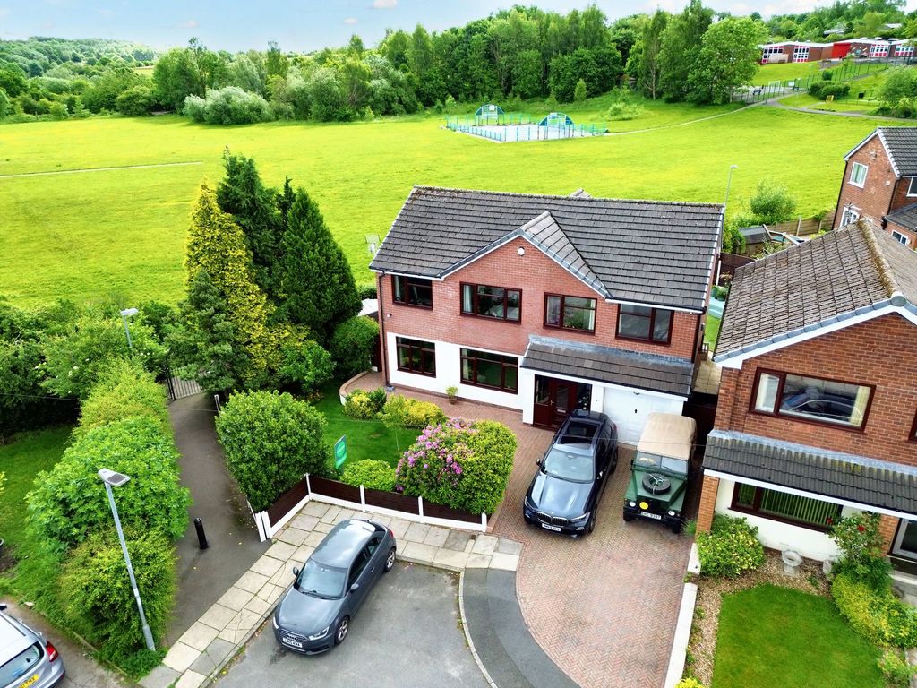 5 bed detached house for sale in Balmoral Close, Unsworth, Bury BL9, £