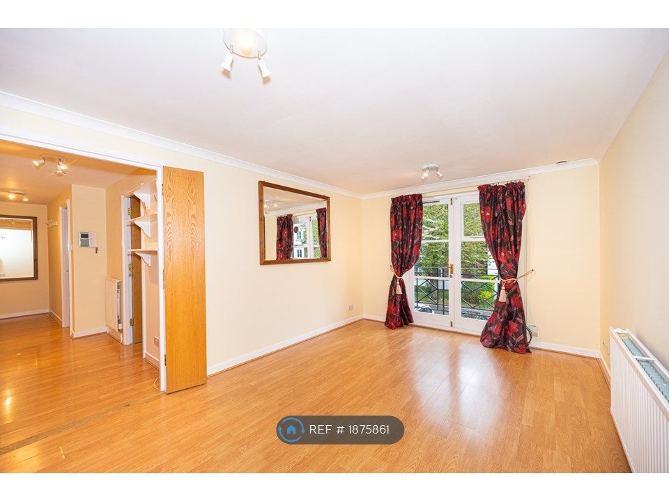 2 bed flat to rent in Brompton Park Crescent, London SW6, £2,626 pcm