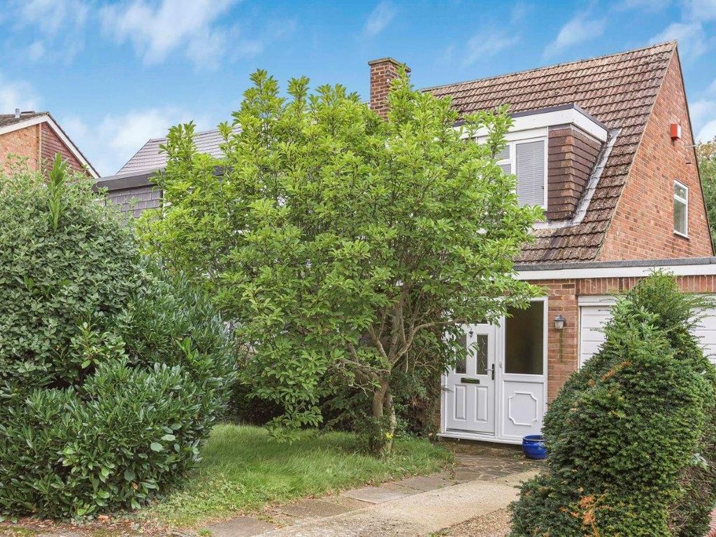 3 bed semidetached house for sale in Vale Close, Harpenden AL5, £