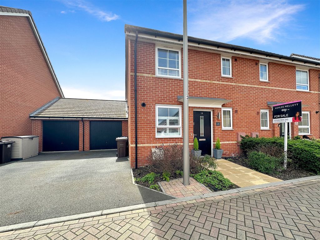 3 bed semidetached house for sale in Addington Close, StanfordLeHope