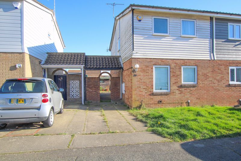 3 bed semidetached house for sale in Voysey Gardens, Pitsea, Basildon