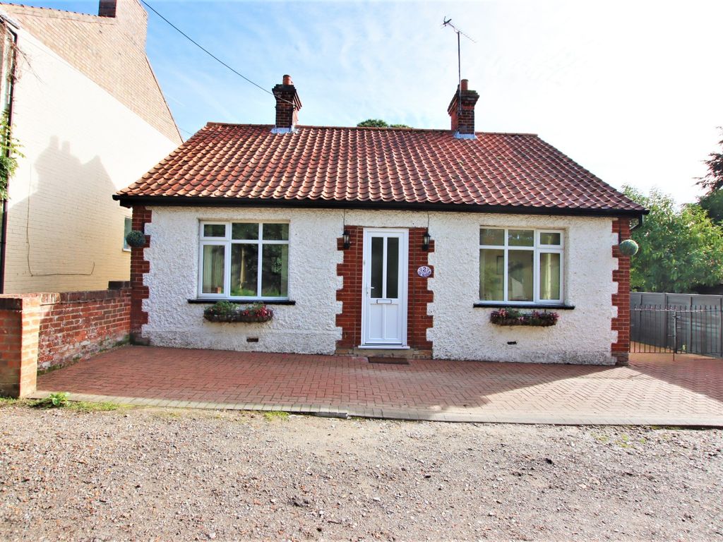 2 bed detached bungalow for sale in Westmead Road, Fakenham NR21 Zoopla