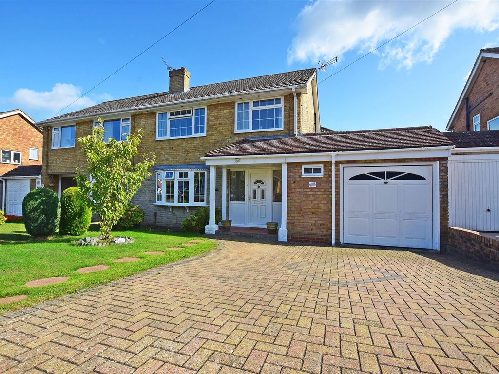4 bed semidetached house for sale in Birch Grove, Hempstead