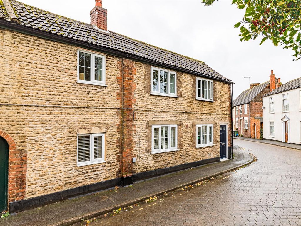 3 bed cottage for sale in Churchside, Winterton, Scunthorpe DN15, £