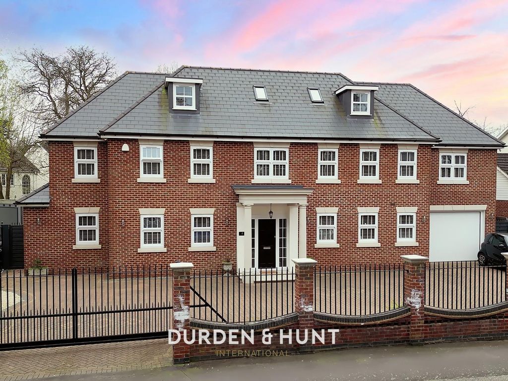 9 bed detached house for sale in Burntwood Avenue, Emerson Park RM11, £