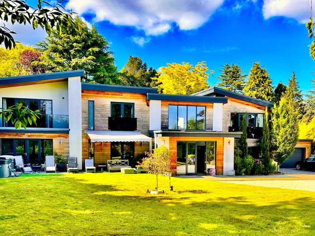 5 bed detached house to rent in The Chancery, Bramcote, Nottingham NG9