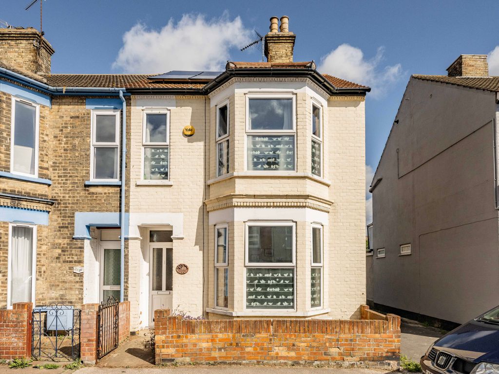 3 bed end terrace house for sale in Beaconsfield Road, Lowestoft NR33