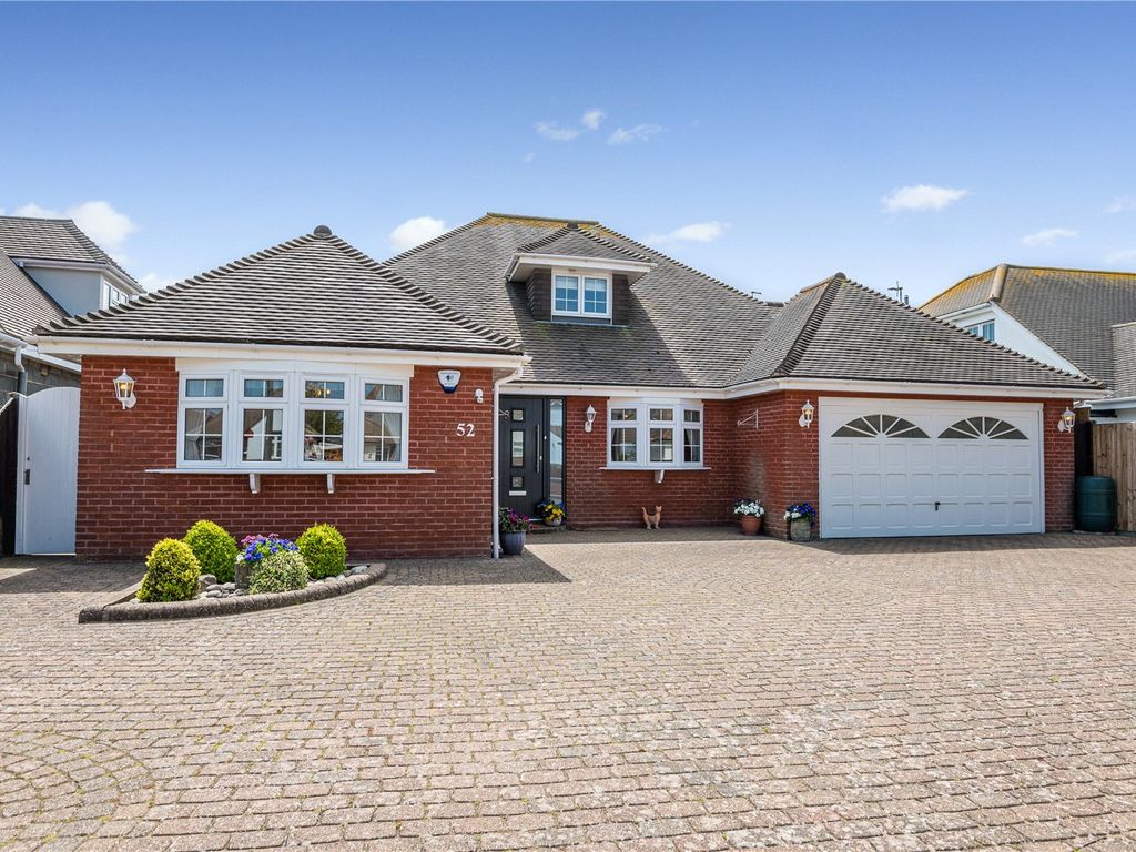 3 bed detached house for sale in Leitrim Avenue, South Shoebury SS3