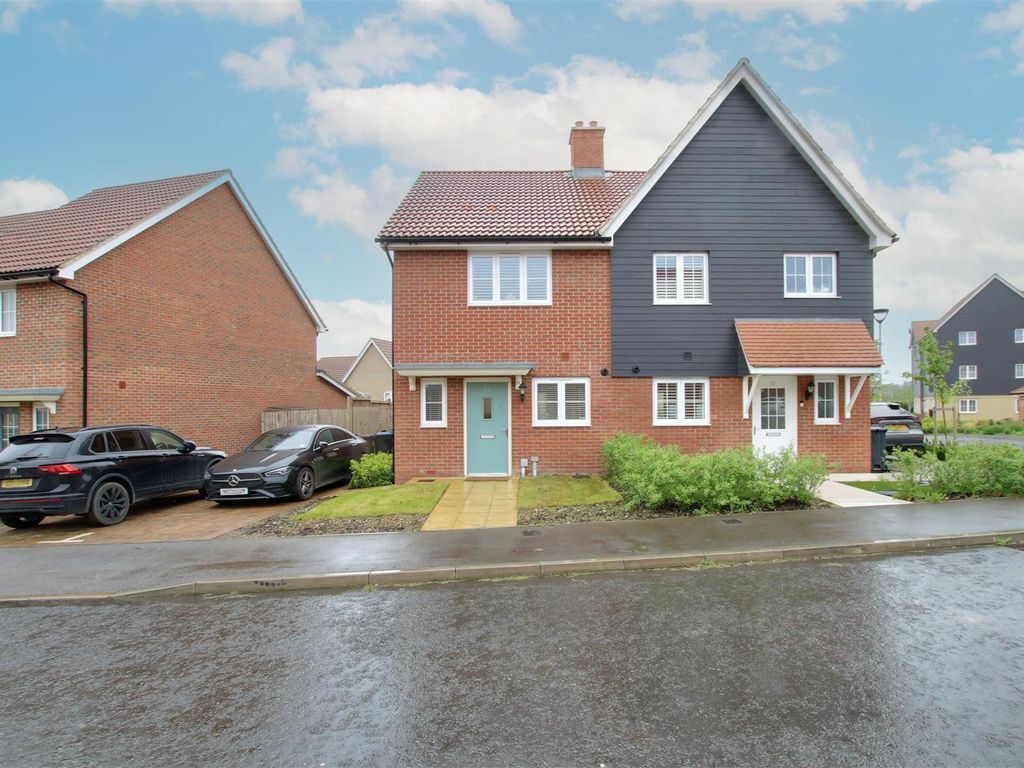 2 bed property to rent in Kitchener Road, Stortford CM23, £