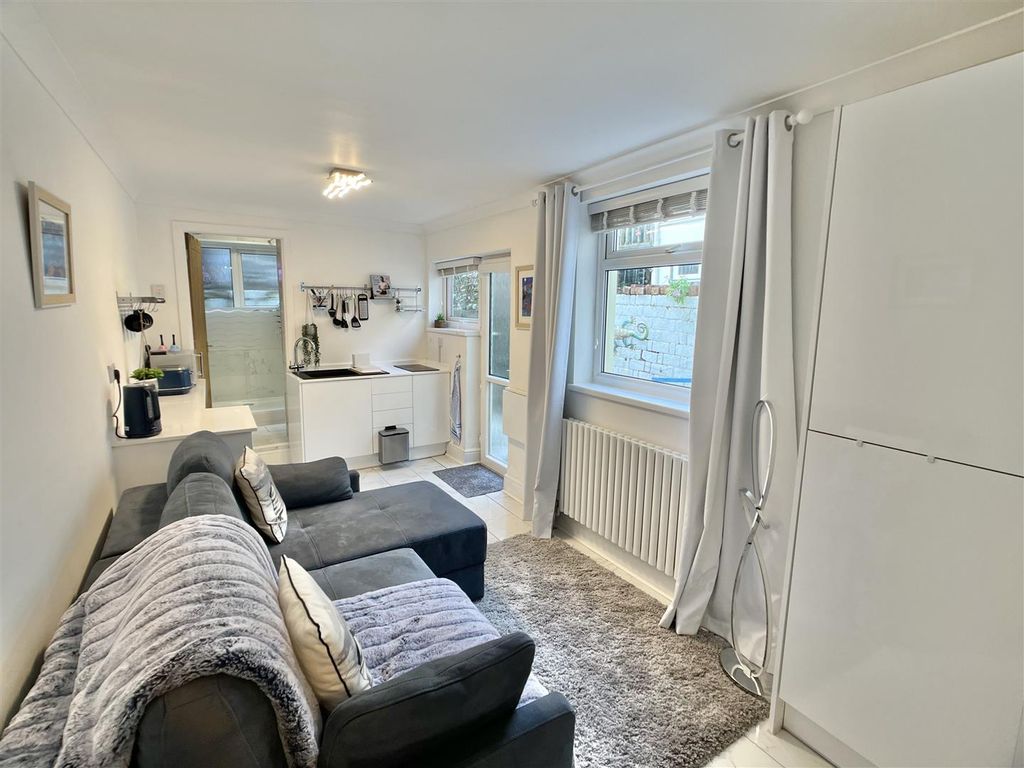 1 bed flat for sale in Mumbles Road, Mumbles, Swansea SA3, £149,995