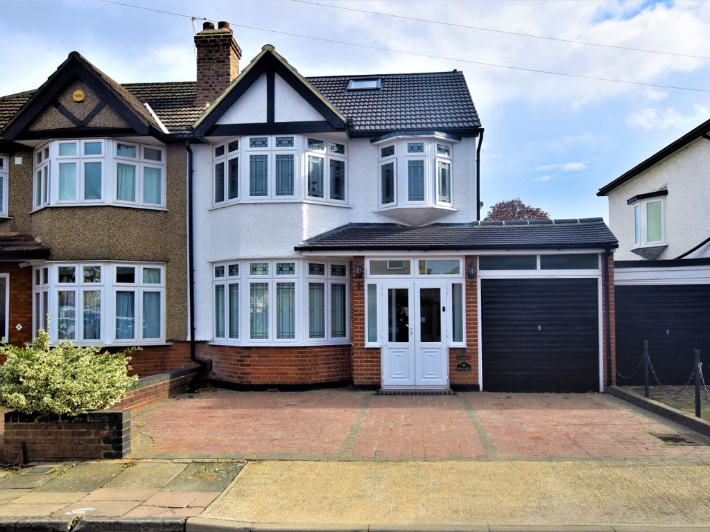 4 bed semidetached house for sale in Woodlands Road, Romford RM1 Zoopla