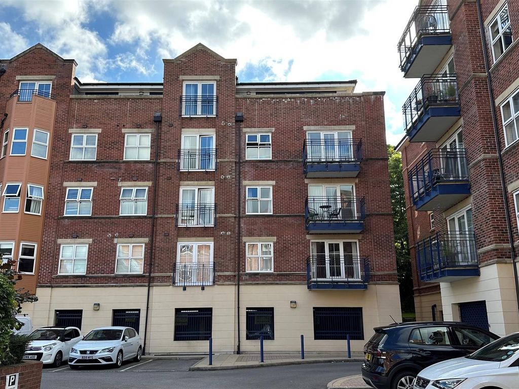 3 bed flat to rent in Carisbrooke Road, Weetwood, Leeds LS16, £1,500