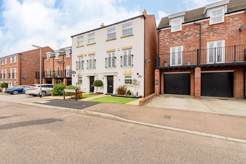 4 bed semidetached house for sale in Limestone Grove, Houghton Regis