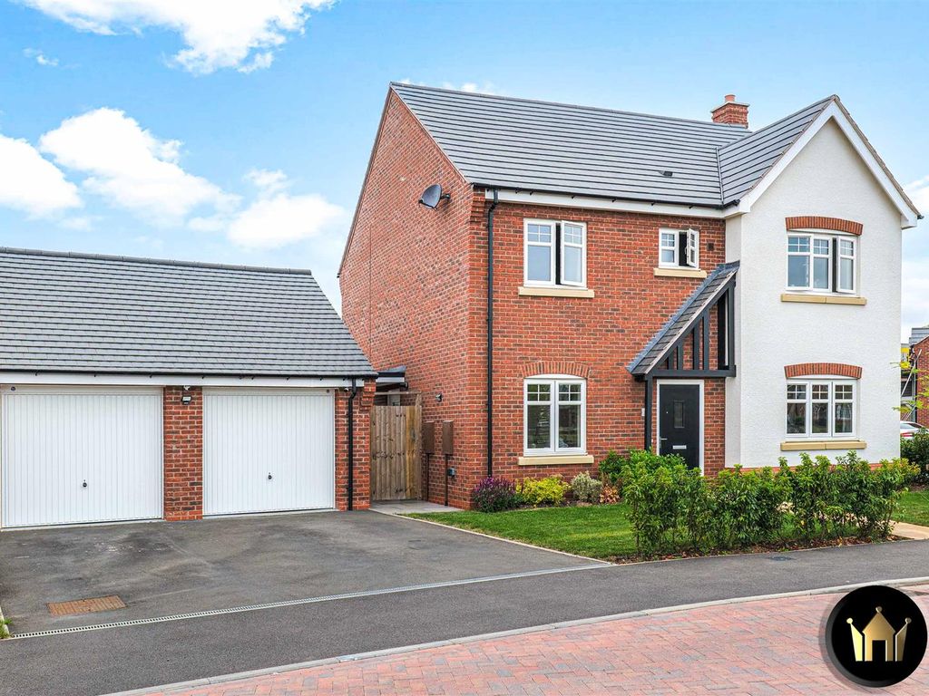 4 bed detached house for sale in Damson Way, BidfordOnAvon, Alcester