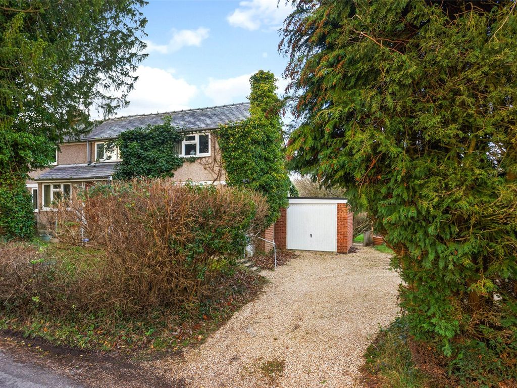 4 bed semidetached house for sale in Basingstoke Road, Ramsdell RG26
