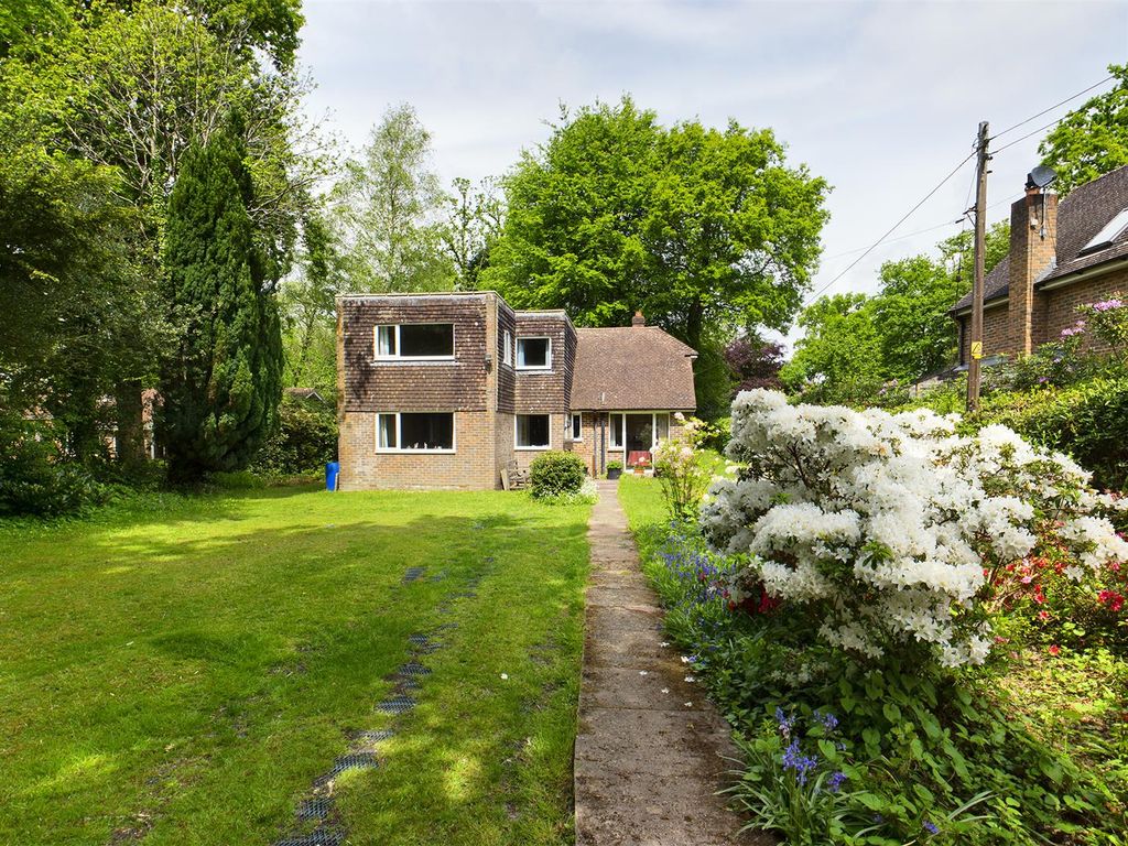 4 bed detached house for sale in Copthorne Road, Crawley RH10, £700,000