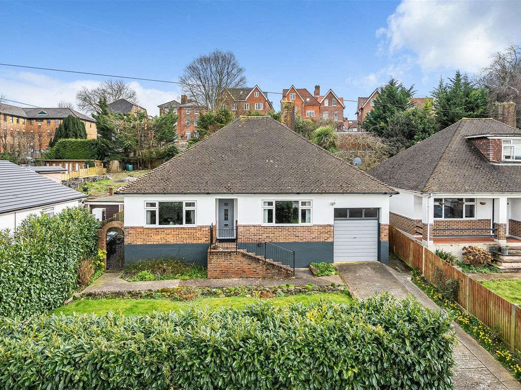 3 bed detached bungalow for sale in College Avenue, Maidstone ME15, £